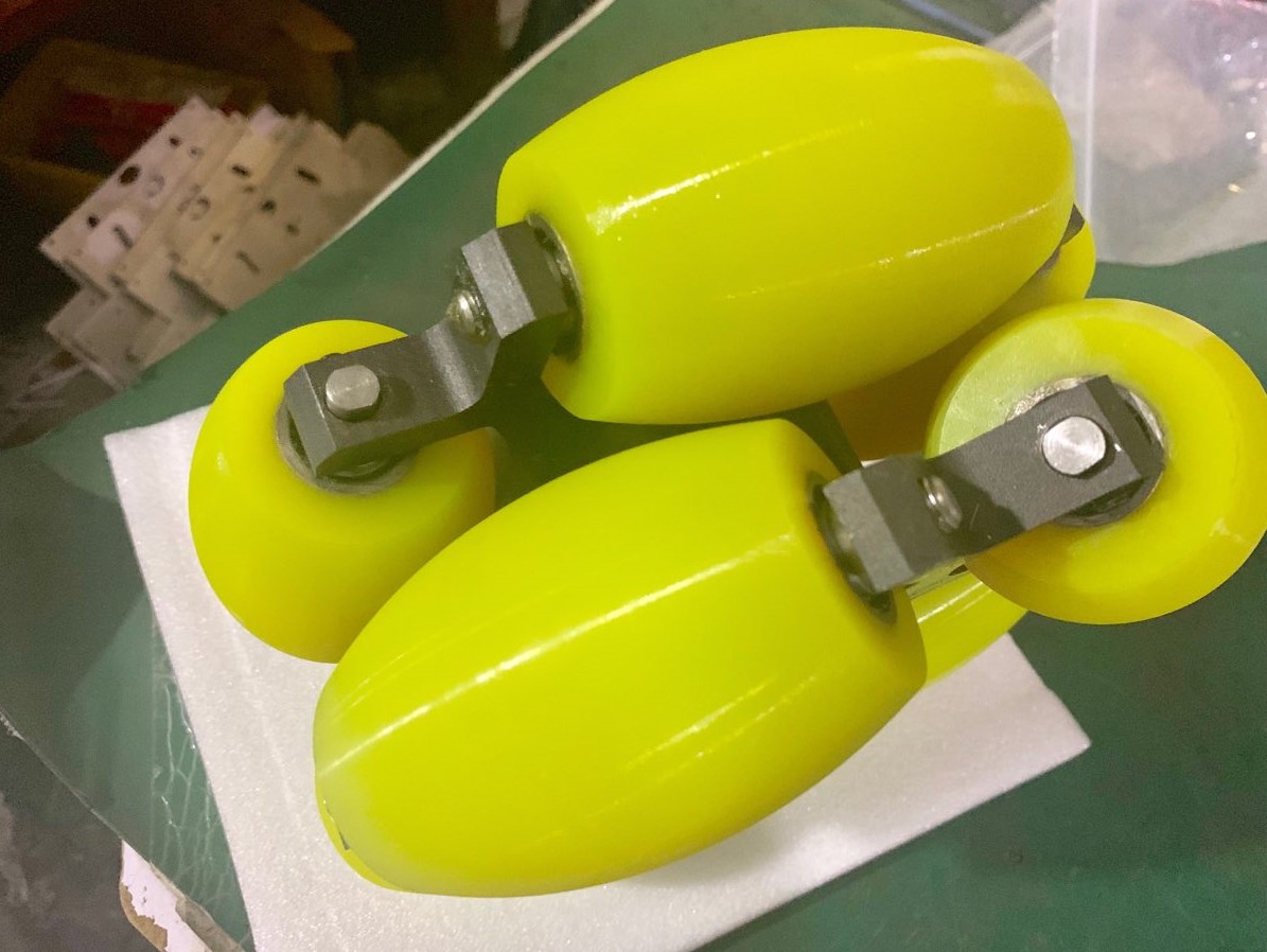 NW203C 90 degree heavy-duty industrial Mecanum wheel, roller and bracket detail